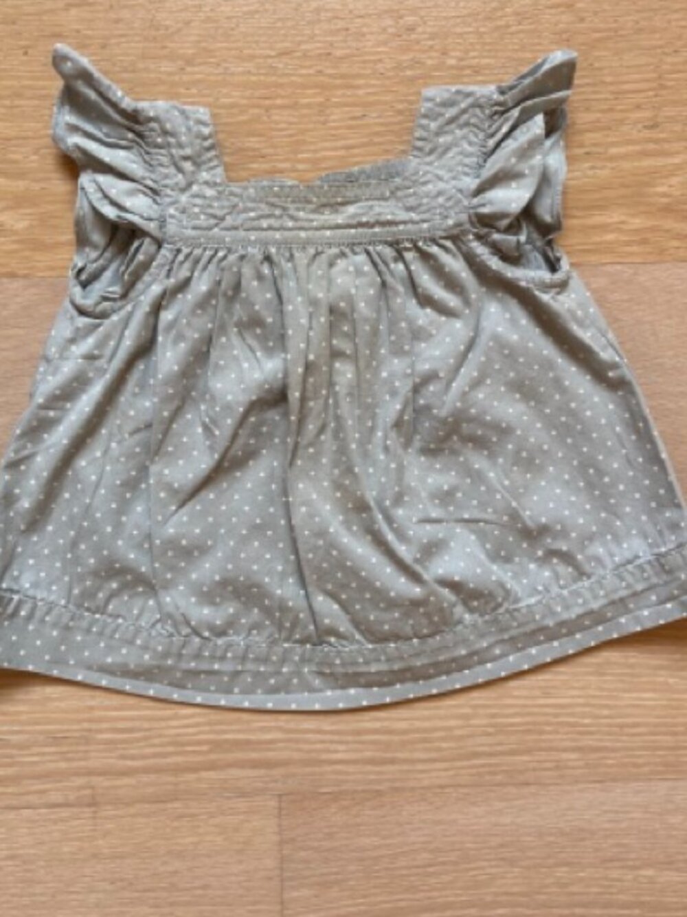 Bonton Toddler Blouse size 24month (2Y), Flutter sleeve cap, Grey/White polka